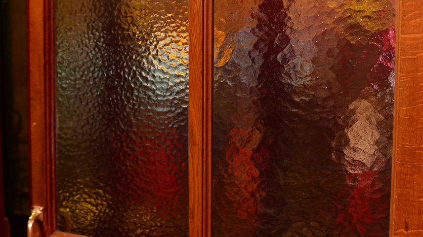 16 11 08 Swinging door